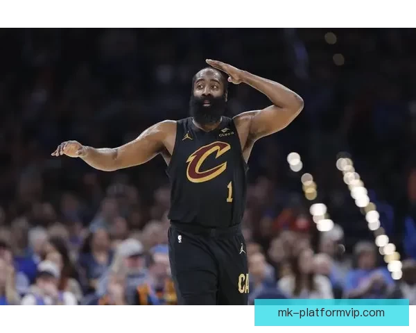 哈登谈客场防守策略 逐步调整状态寻求球队胜利