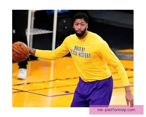 浓眉左手掌恢复良好 本月底将接受复查有望复出 浓眉左手掌恢复良好 本月底将接受复查有望复出